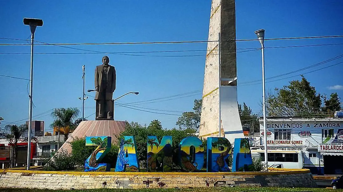 Monumento Juárez entrada oriente Zamora Michoacán (Ricardo Cruz)